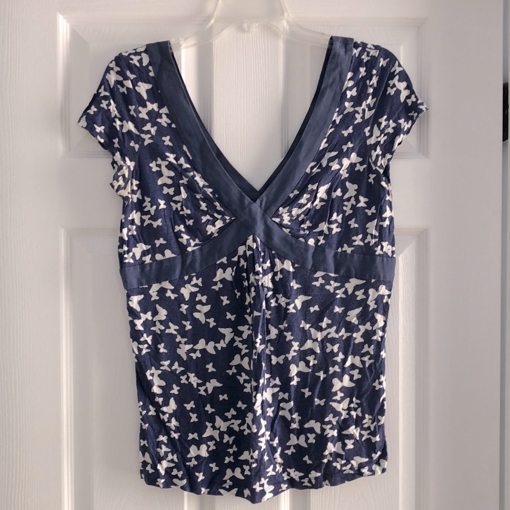 Banana Republic v neck butterfly top